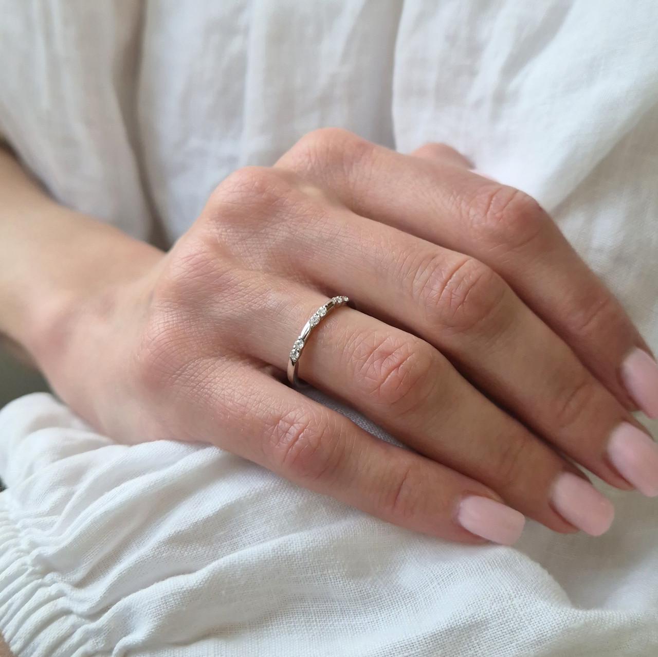 Каблучка доріжка із білими каменями срібло 925 проби родоване 1,30 г р. 18,5 (4042р) - фото 3