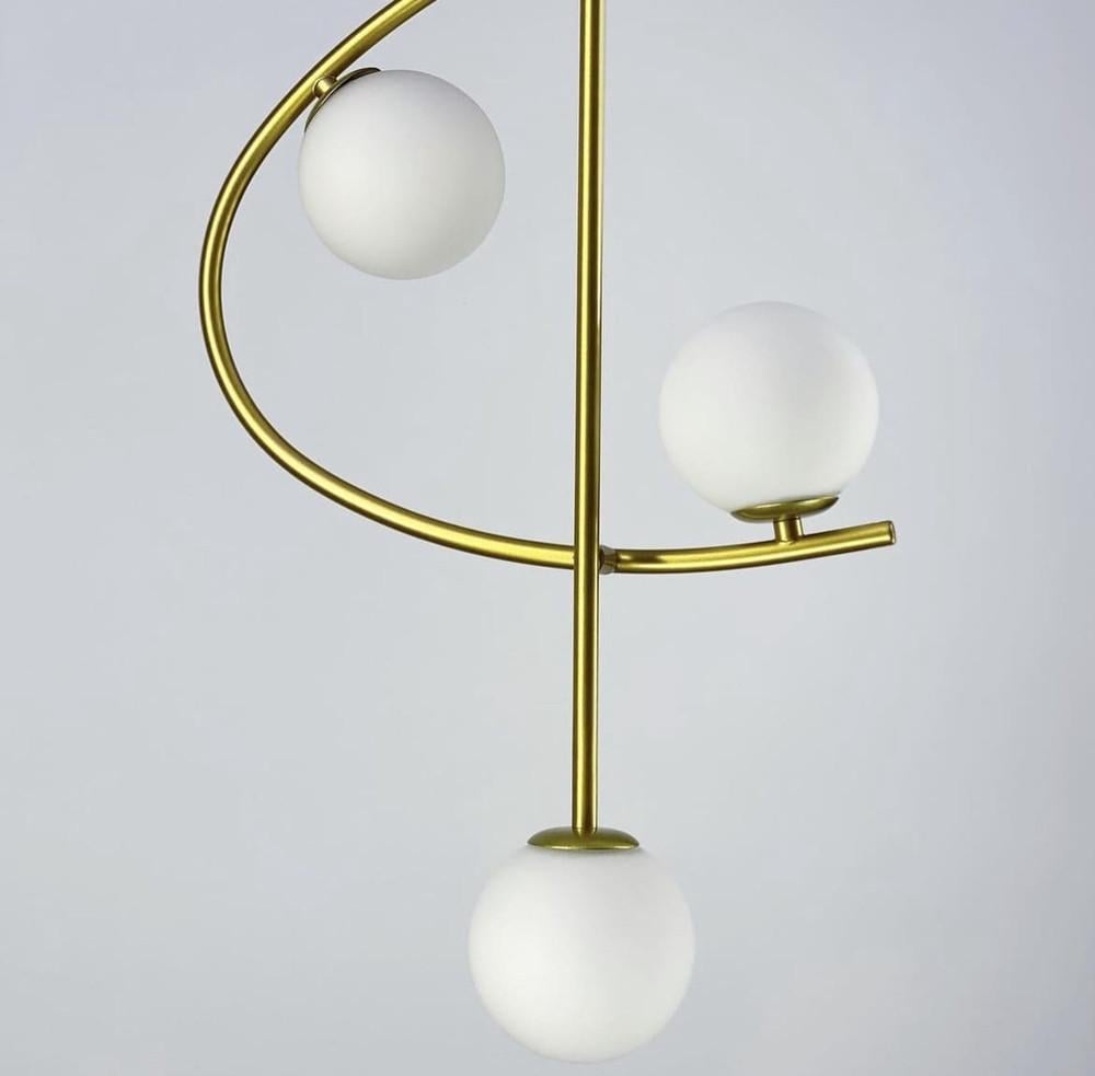 Люстра на 3 мініатюрних білих матових плафони Золотий (YG 8014-3C GD) - фото 2 Люстра на 3 мініатюрних білих матових плафони Золотий (YG 8014-3C GD) - фото 2