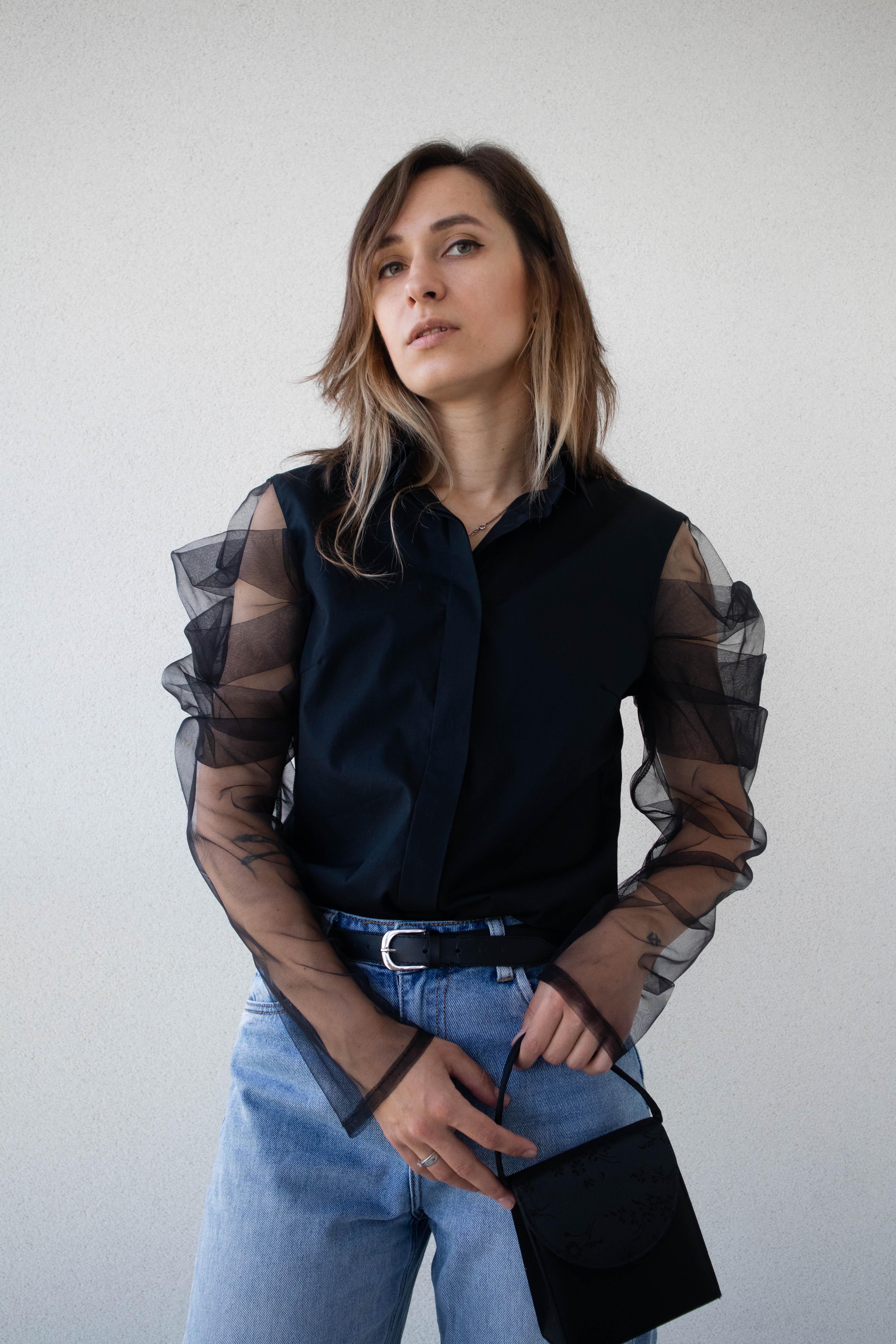 Блуза жіноча VSlatinina приталена з прозорими рукавами М Чорний (01234567817)