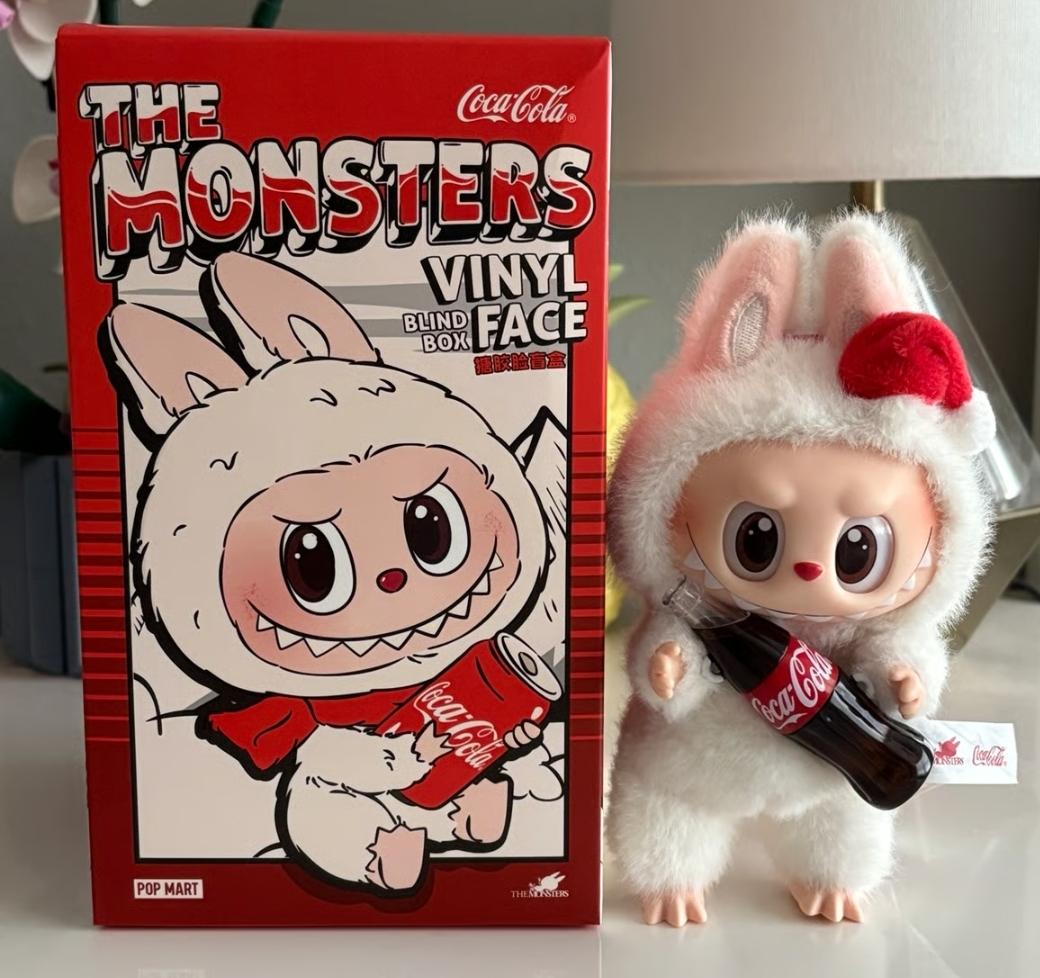 М'яка іграшка-брелок Labubu Coca Cola 16 см (27388058) - фото 3