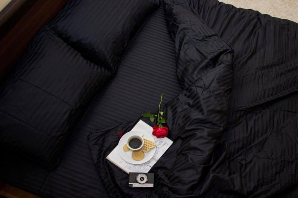 Комплект постельного белья Элегант страйп-сатин двуспальный 180х220 см наволочки 50х70/70х70 см Черный (04021002) - фото 2 Комплект постельного белья Элегант страйп-сатин двуспальный 180х220 см наволочки 50х70/70х70 см Черный (04021002) - фото 2