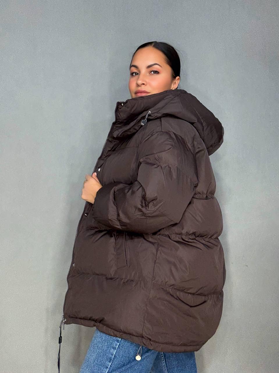 Куртка жіноча LADY YEP 10008 довга оверсайз пуффер з капюшоном р. 42 Коричневий (5512) - фото 2 Куртка жіноча LADY YEP 10008 довга оверсайз пуффер з капюшоном р. 42 Коричневий (5512) - фото 2