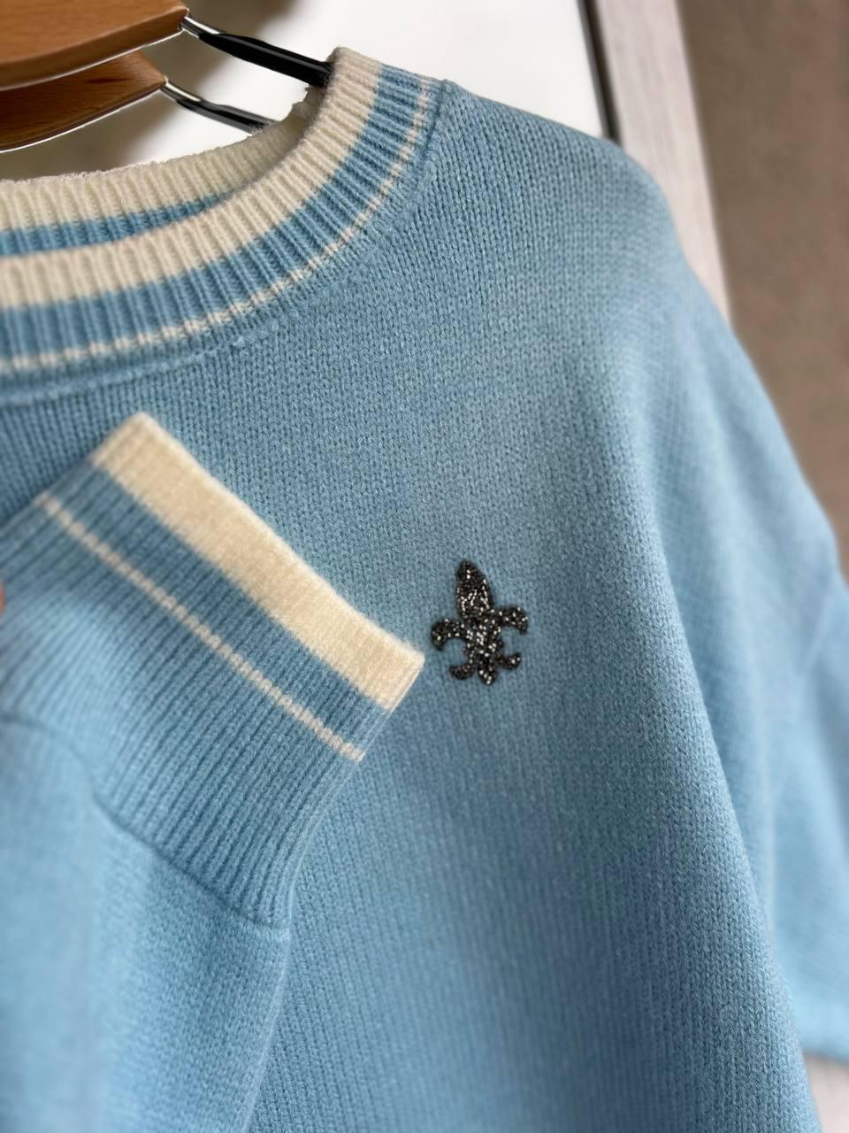 Светр жіночий A-N 6101 широкий прикраса вензель попереду з камінням OS Блакитний (2919) - фото 2