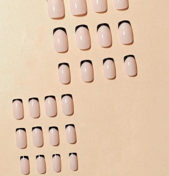 Накладні нігті Френч короткий квадрат з клейовими пластинами 24 шт. Чорний з бежевим (2689612578) - фото 7 Накладні нігті Френч короткий квадрат з клейовими пластинами 24 шт. Чорний з бежевим (2689612578) - фото 7