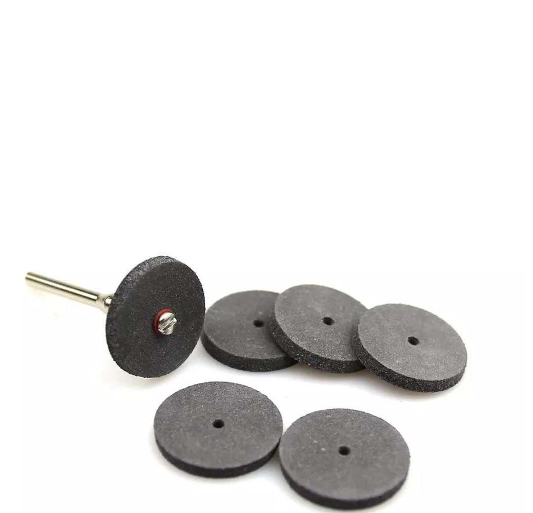 Набір кругів полірувальних абразивних гумових з тримачем 5 шт. Чорний (1302в) Набір кругів полірувальних абразивних гумових з тримачем 5 шт. Чорний (1302в)