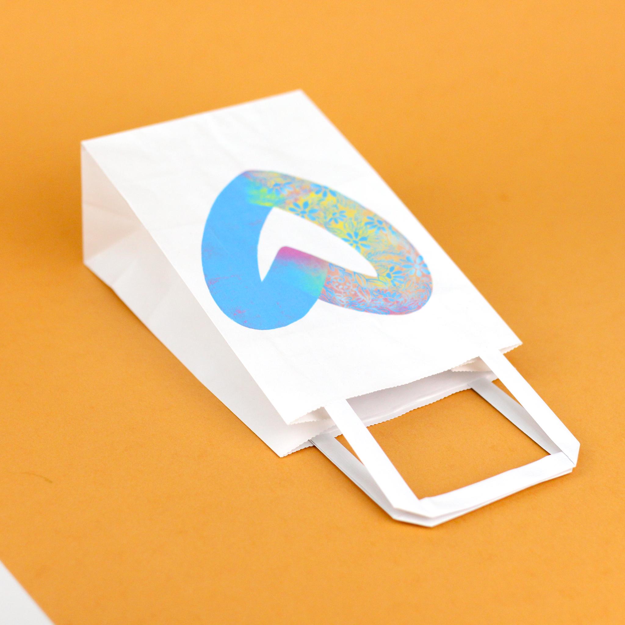 Пакет подарочный бумажный на День святого Валентина Сердца 150х90х240 мм 20 шт. - фото 2 Пакет подарочный бумажный на День святого Валентина Сердца 150х90х240 мм 20 шт. - фото 2