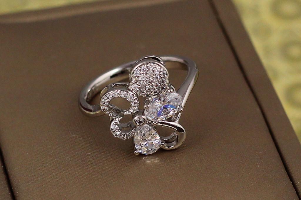 Кольцо Xuping Jewelry Локон страсти р. 18 Серебристый