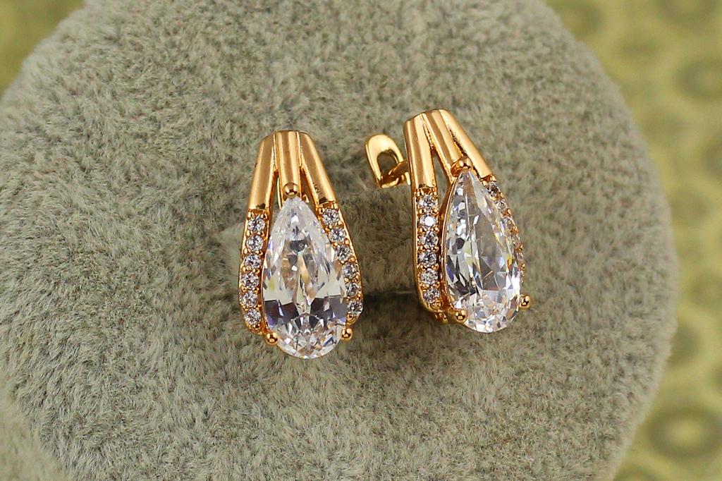 Сережки Xuping Jewelry Сонет з білим каменем 1,7 см Золотистий (27074369)