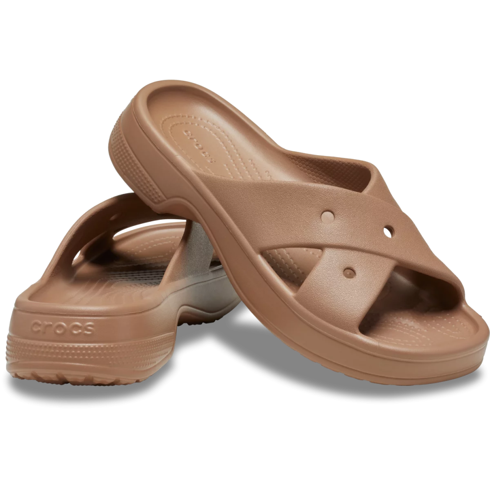 Шльопанці жіночі Crocs Classic Cross Strap Milk Сhocolate р. 39-40 Коричневий (21829)