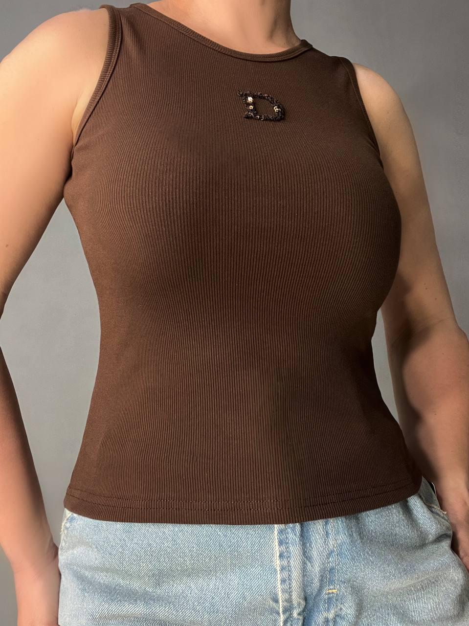 Женская майка AN 27035 в рубчик с вышивкой буквы D OS Коричневый (26794578) - фото 7 Женская майка AN 27035 в рубчик с вышивкой буквы D OS Коричневый (26794578) - фото 7
