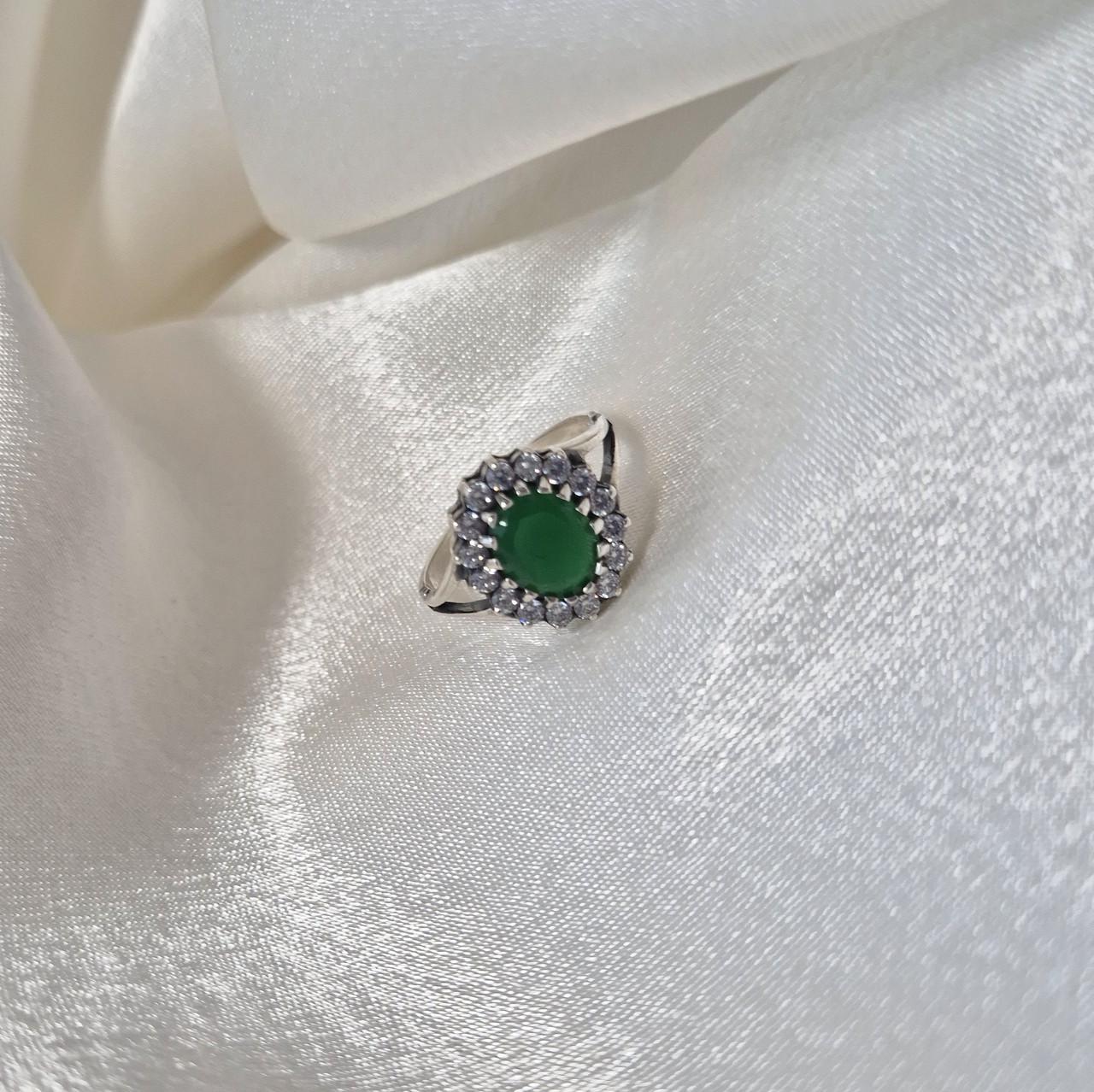 Каблучка овал із зеленим каменем срібло 925 проби 3,19 г р. 17,5 (1885) Каблучка овал із зеленим каменем срібло 925 проби 3,19 г р. 17,5 (1885)