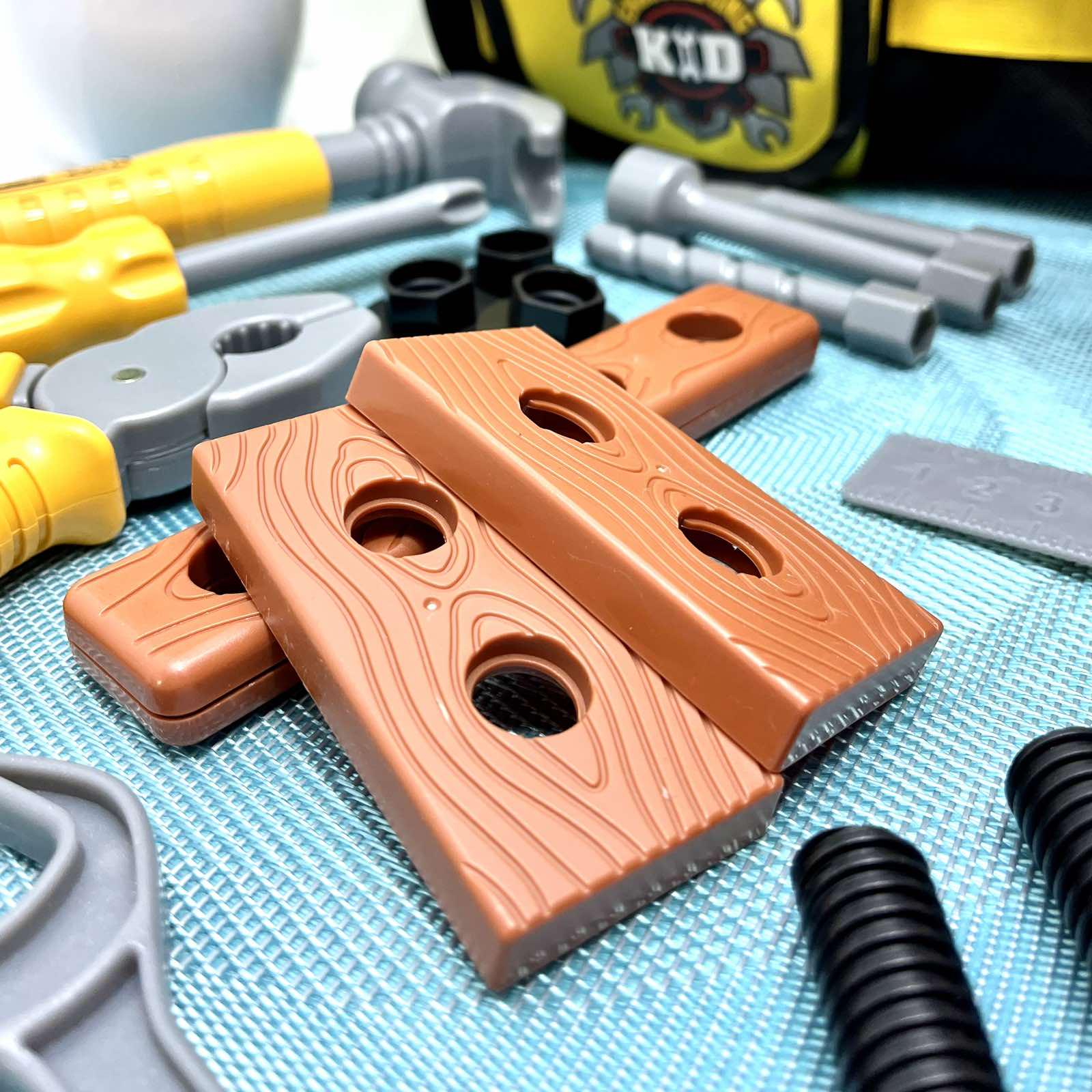 Набір інструментів дитячий шуруповерт/молоток/гайки/викрутка у валізці Жовтий (T013) - фото 5 Набір інструментів дитячий шуруповерт/молоток/гайки/викрутка у валізці Жовтий (T013) - фото 5