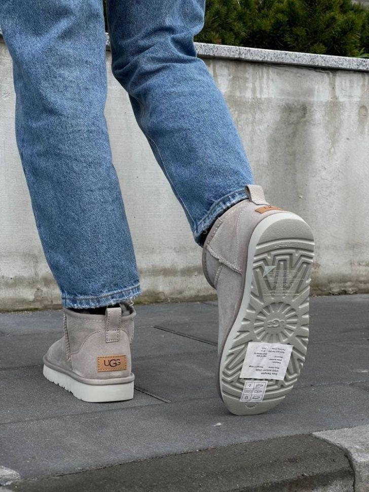 Уги женские UGG Classic Ultra Mini р. 36 Light Grey Suede (12089) - фото 14