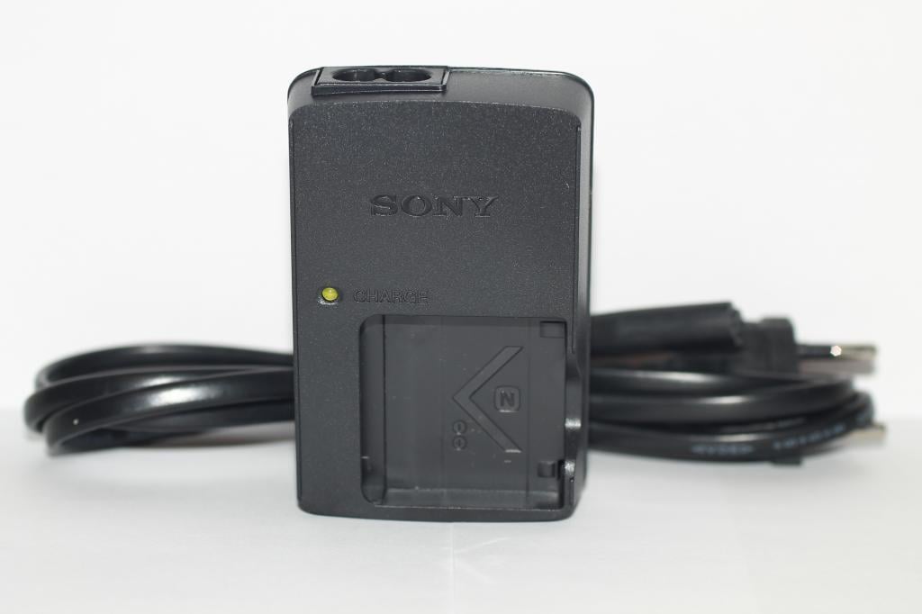 Пристрій зарядний BC-CSN камер Sony NP-BN1