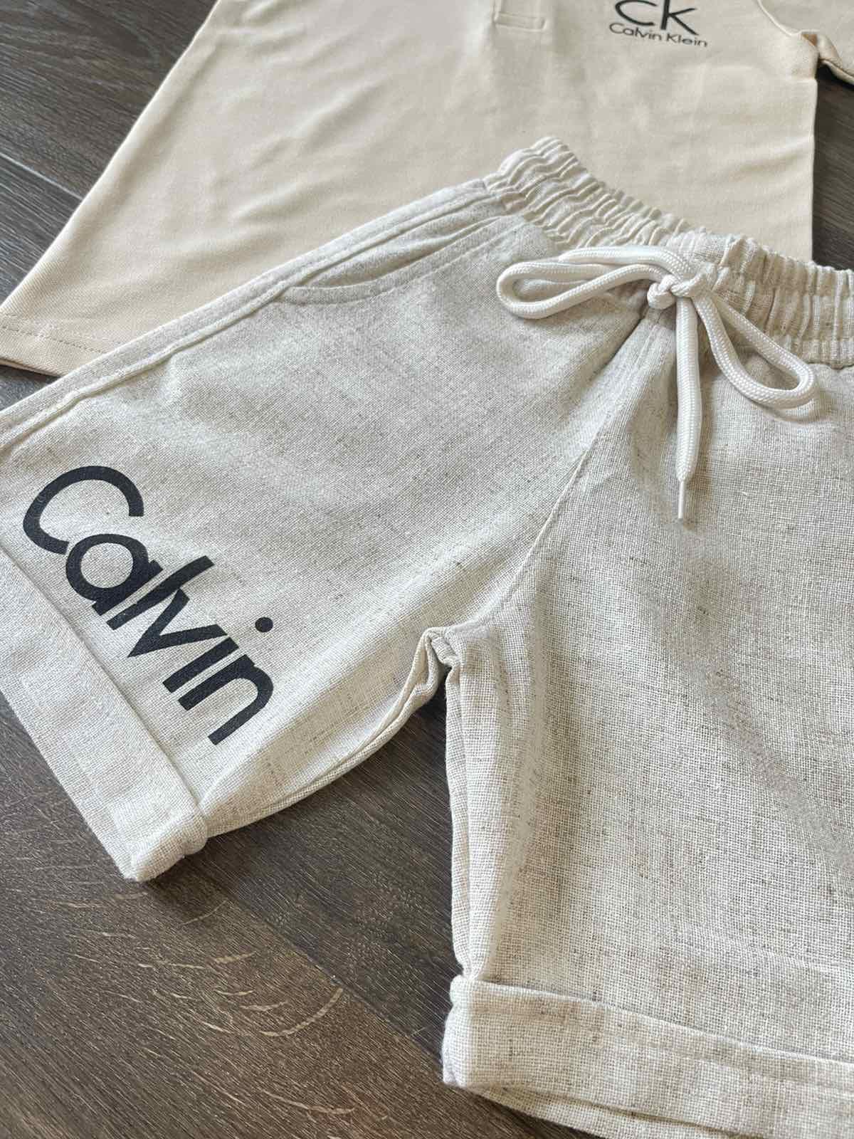 Костюм на мальчика Calvin Klein поло/шорты 116-122 см Бежевый (25184364) - фото 7 Костюм на мальчика Calvin Klein поло/шорты 116-122 см Бежевый (25184364) - фото 7