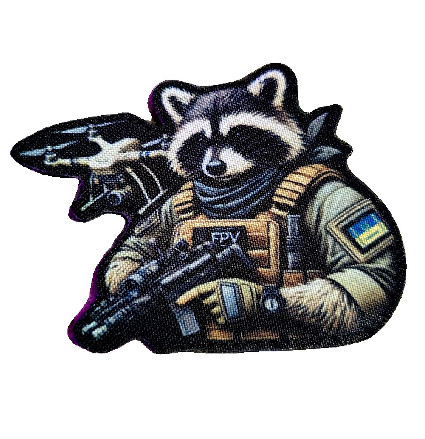 Шеврон-патч Боевой енот с дроном фигурный на липучке (ENOT12)