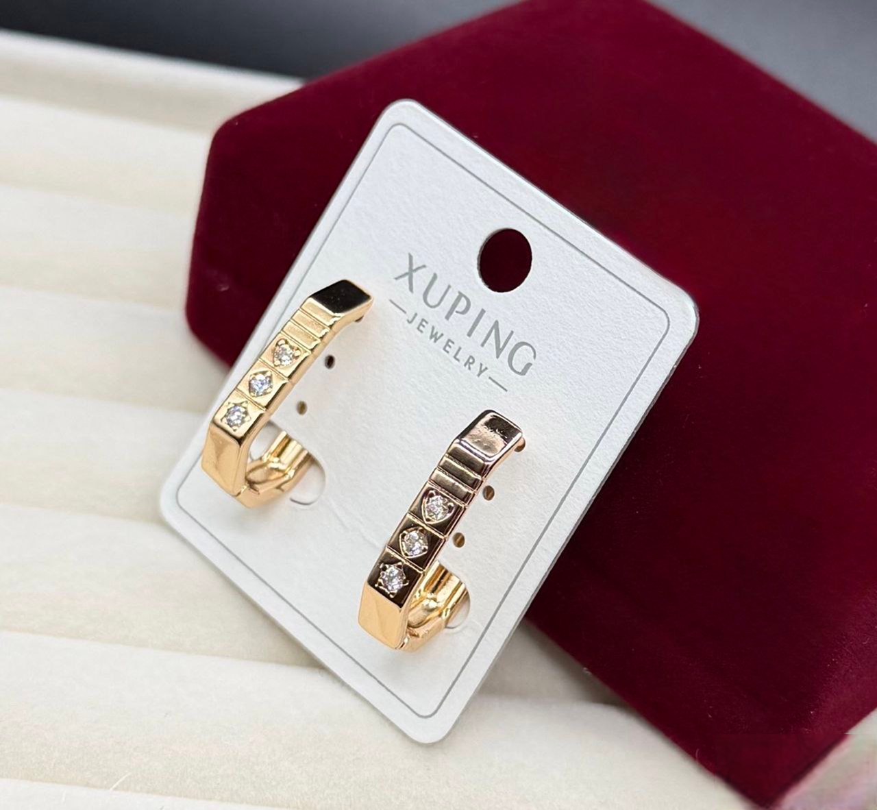 Сережки овальні Xuping гіпоалергенне медичне золото декоративні з блискучими кристалами стильна прикраса