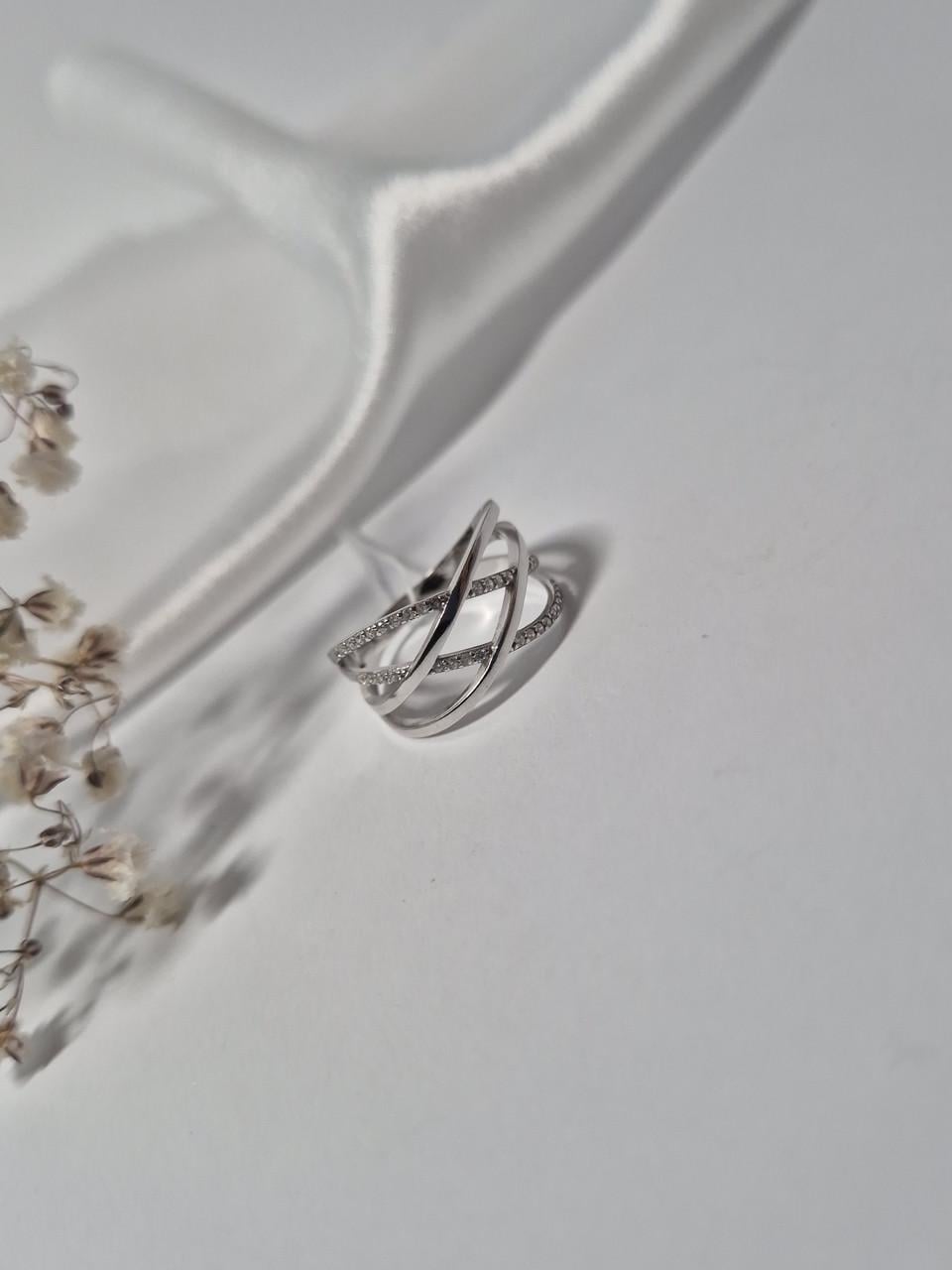 Кольцо с белыми камнями р. 18 925 пробы (1580)