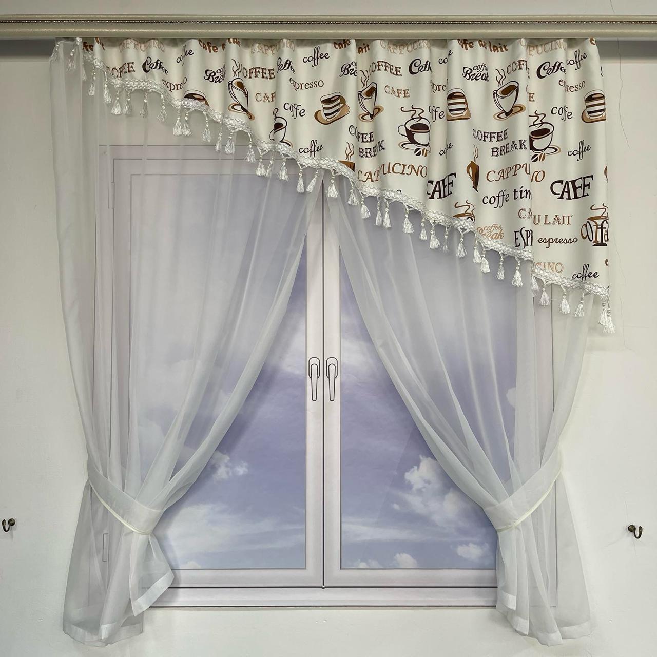 Занавіска з ламбрекеном Coffee Time шифон/атлас з бахромою на тасьмі з коричневим малюнком 3x1,8 м Білий (KU-620-4) - фото 1