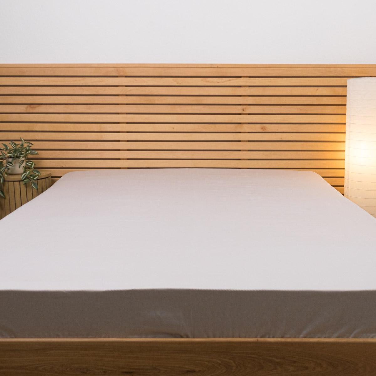 Простынь на резинке двуспальная сатин 100% хлопок 125 г/м2 180х200х25 см Светло-серый (chn-pnr-sa-180-25-lgrey) - фото 1 Простынь на резинке двуспальная сатин 100% хлопок 125 г/м2 180х200х25 см Светло-серый (chn-pnr-sa-180-25-lgrey) - фото 1