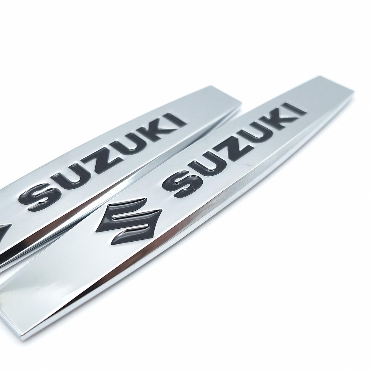 Эмблема на крылья Suzuki 10х1,8 см Хром глянцевый (1996590769)