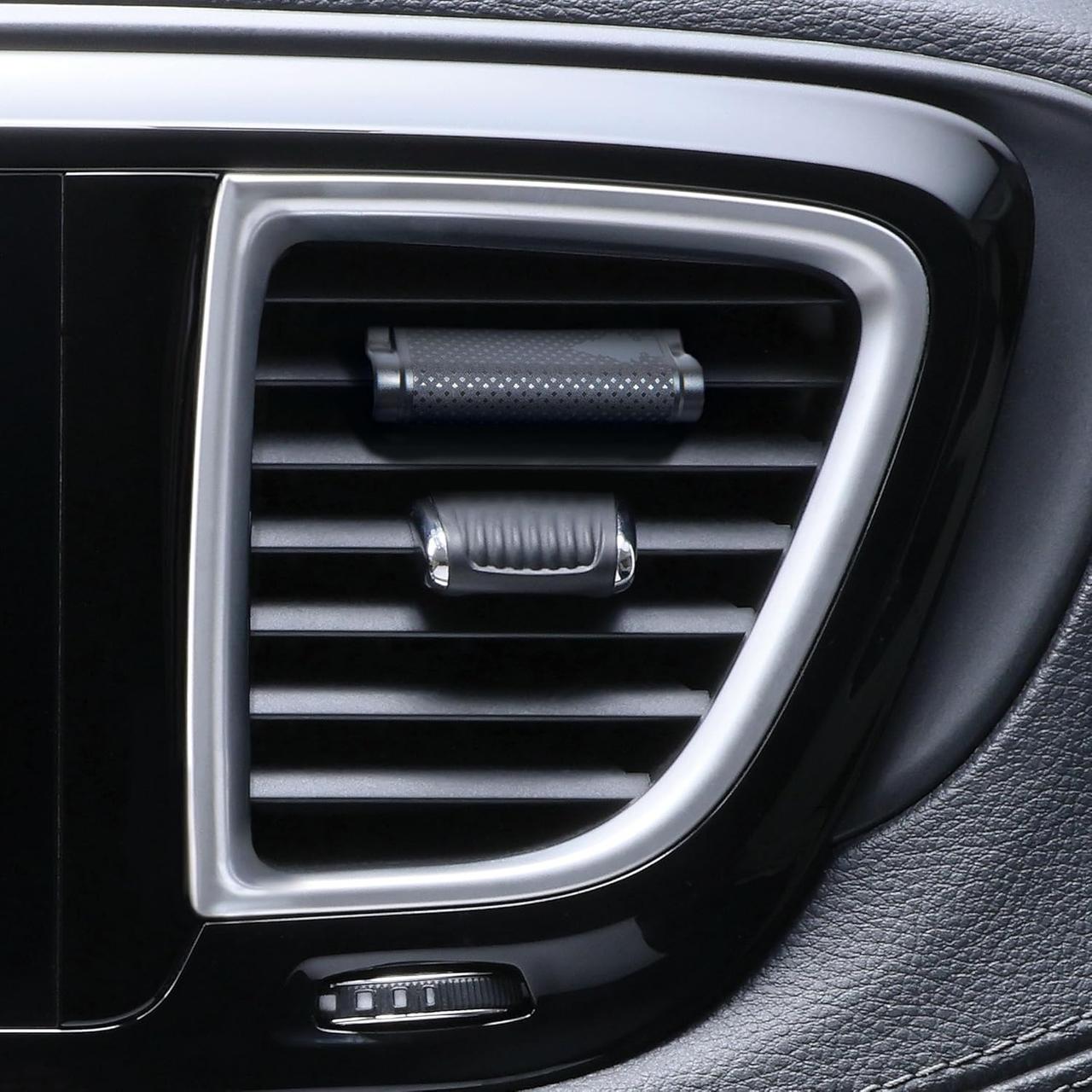 Ароматизатор автомобільний для вентиляційних отворів Little Trees New Car Scent в упаковці 4 шт. - фото 3 Ароматизатор автомобільний для вентиляційних отворів Little Trees New Car Scent в упаковці 4 шт. - фото 3