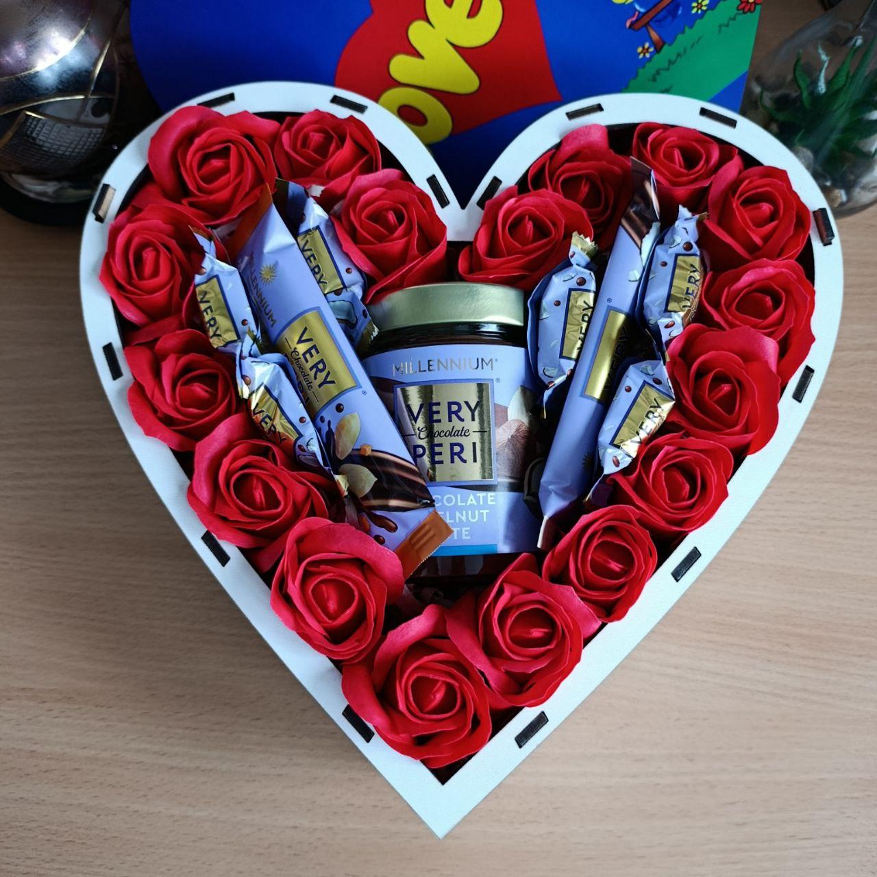 Подарочный бокс со сладостями и розами на день влюбленных/8 марта/день рождения (ar187)