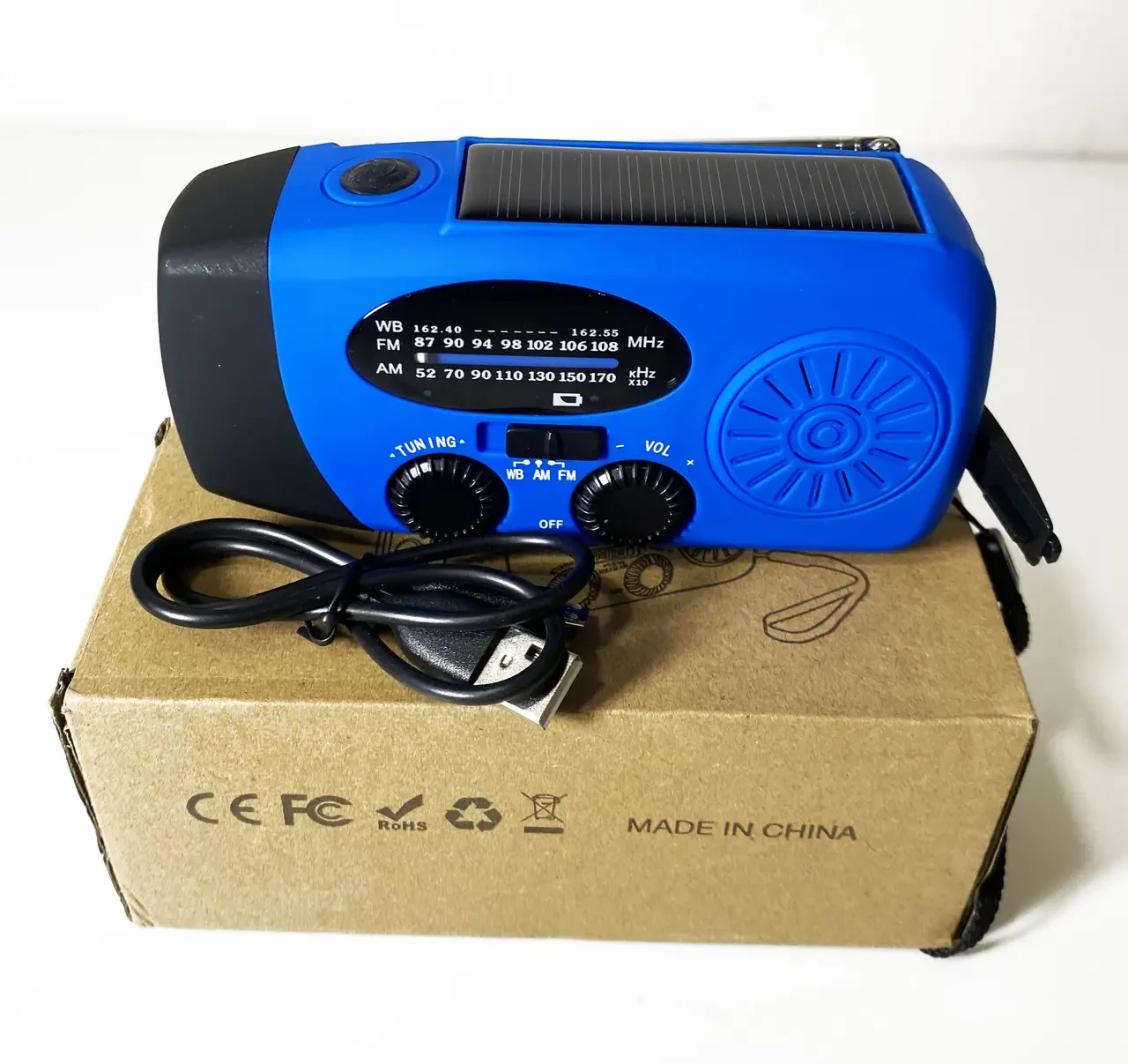 Радіоприймач-ліхтарик з генератором та Power Bank Синій - фото 4 Радіоприймач-ліхтарик з генератором та Power Bank Синій - фото 4