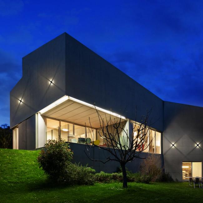 Бра уличное Redo Milestone Ap LED 2X4 W Ip54 Dg 3000K 5.1.2 (9169) - фото 2