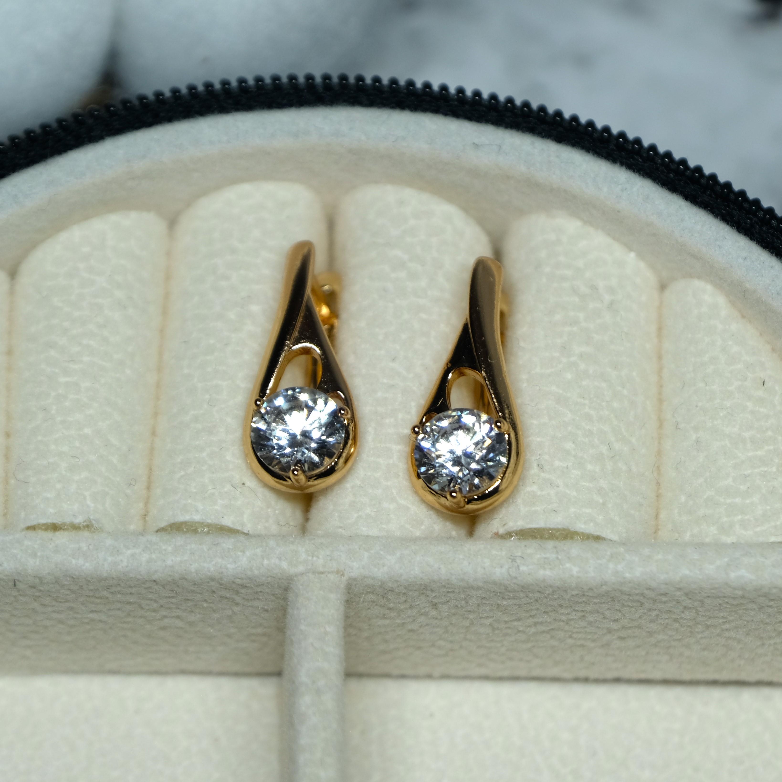 Сережки Xuping Jewerly с белым цирконом из медицинского сплава 19х8 мм (XC-1866) Сережки Xuping Jewerly с белым цирконом из медицинского сплава 19х8 мм (XC-1866)