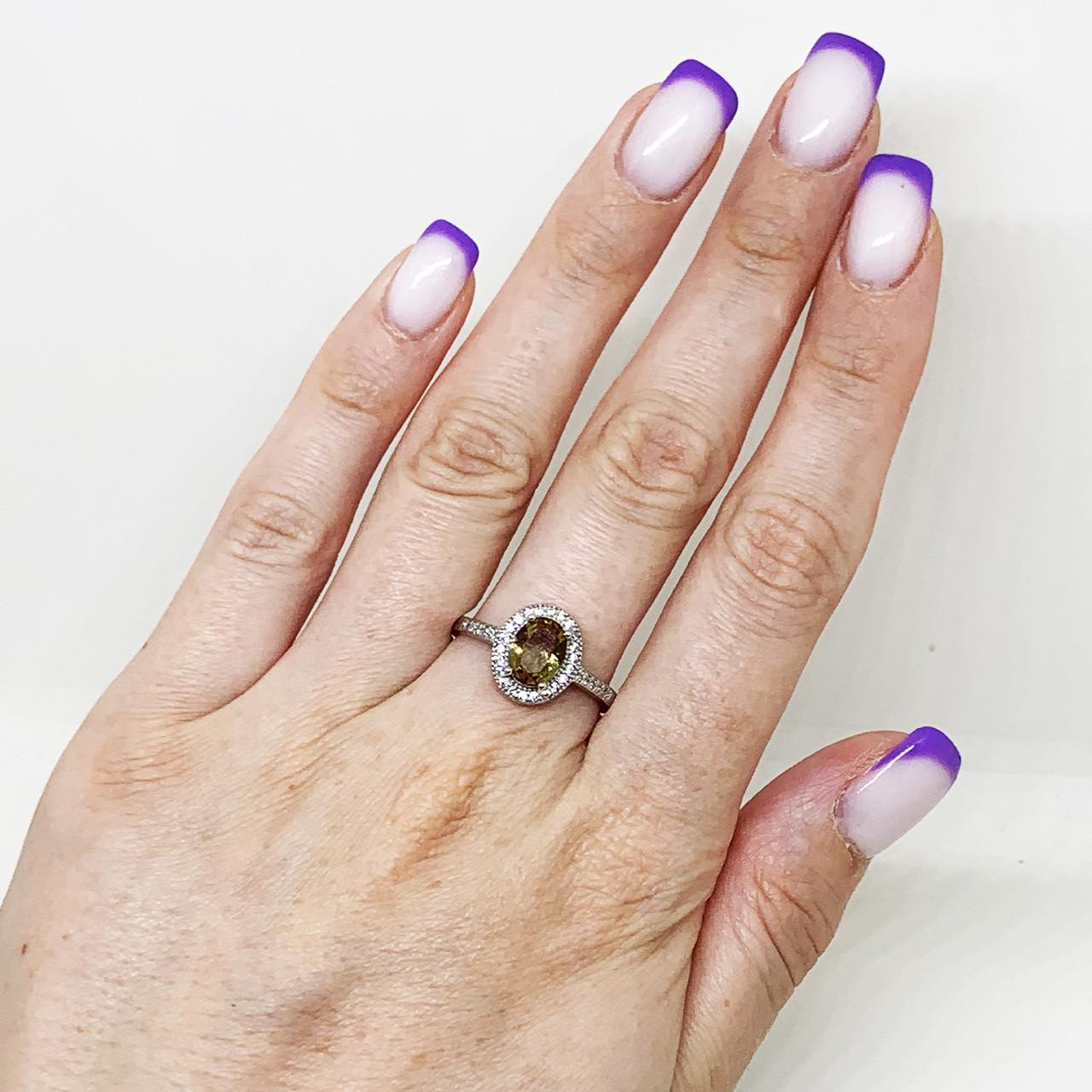 Кольцо серебряное с султанитом р. 18 2,7 г (1659463743)