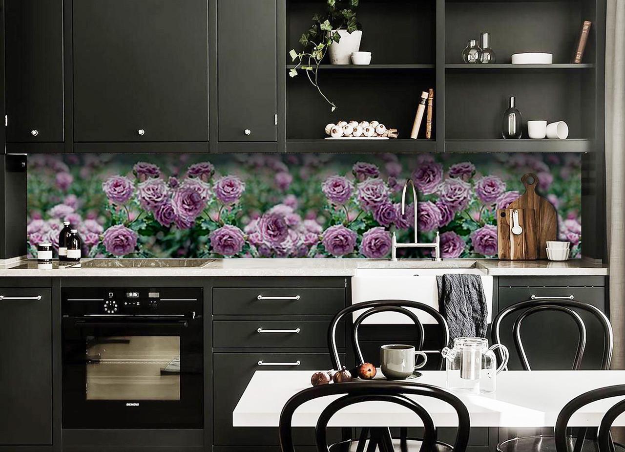 Кухонный фартук Фиолетовые розы бутоны из самоклеющейся виниловой пленки 65х250 см Зеленый
