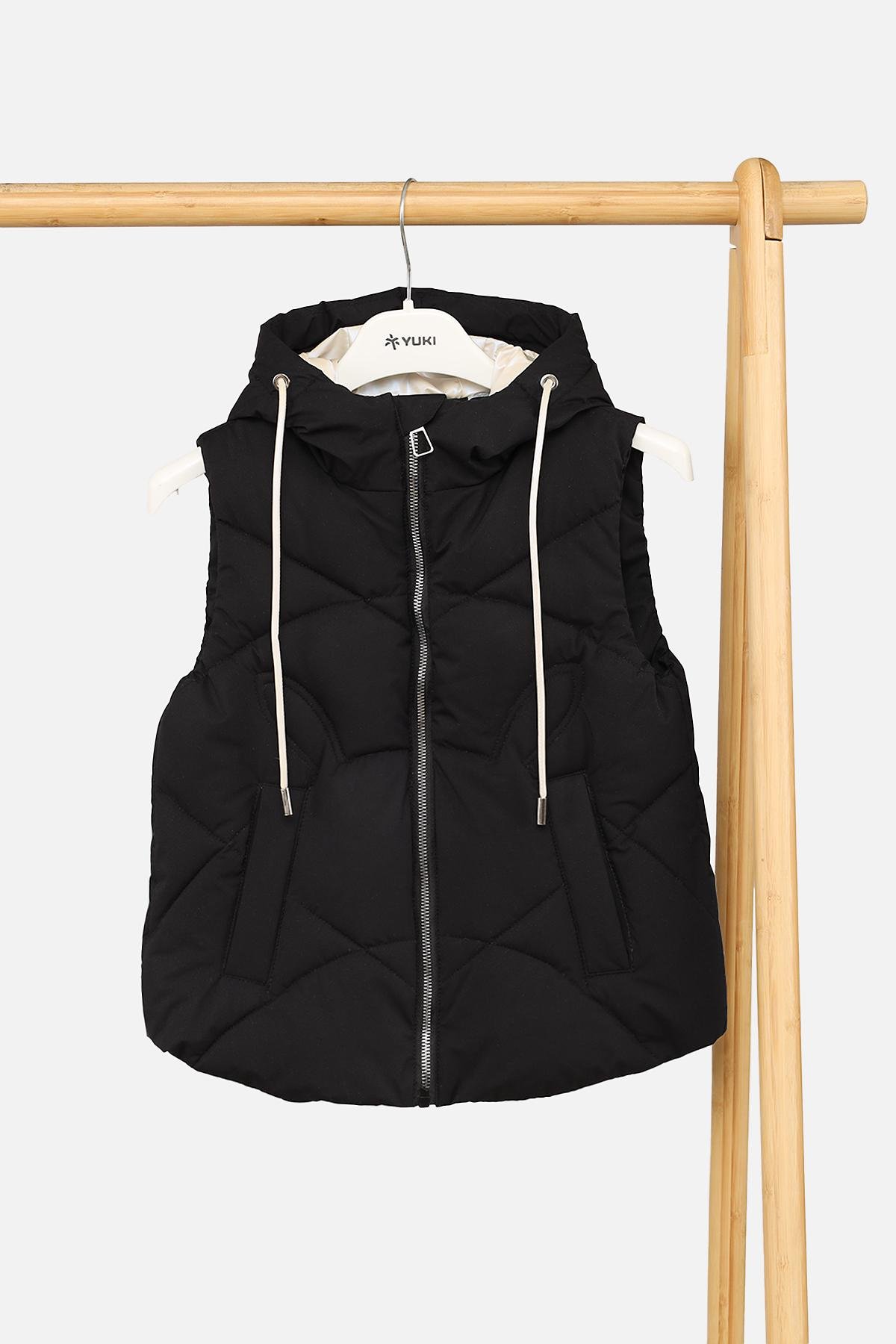 Жилет для девочки утепленный 110 см Черный (SKT001043347)