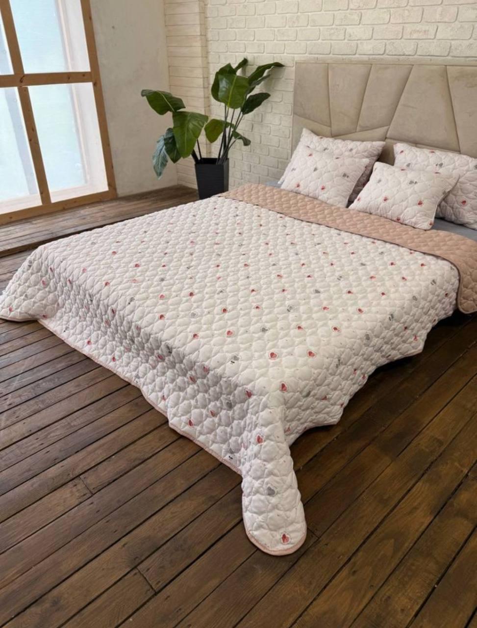 Покривало стьобане двостороннє євро 220х240 см з подушки 2х40х60 см Молочний (Д-mur-cap25-004) - фото 4 Покривало стьобане двостороннє євро 220х240 см з подушки 2х40х60 см Молочний (Д-mur-cap25-004) - фото 4