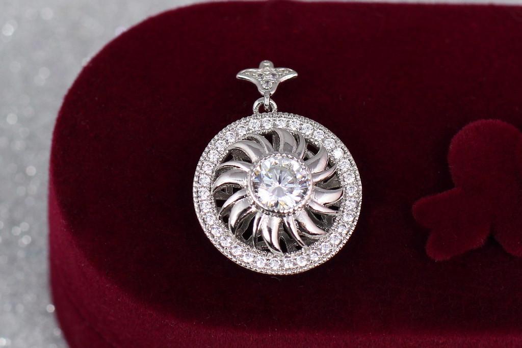 Кулон Xuping Jewelry Версаче с крупным камнем 1,7 см Серебристый