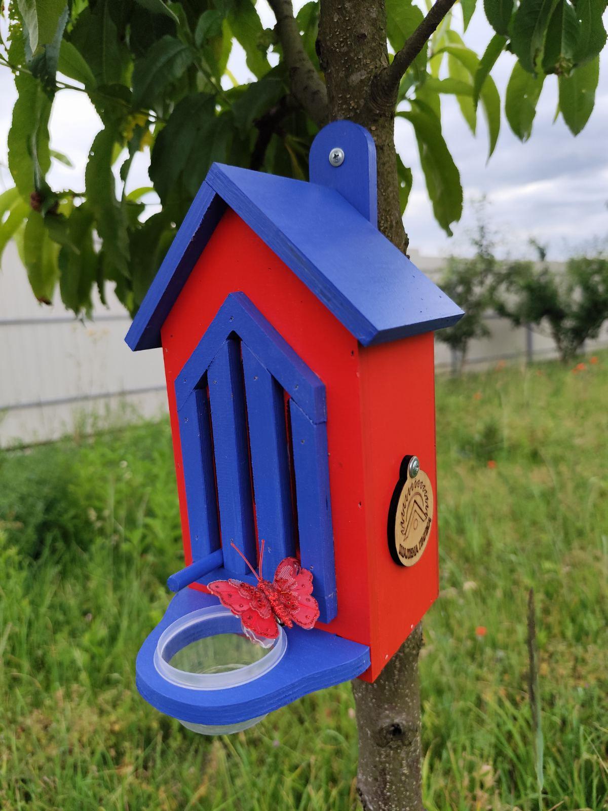 Домик Оазис для бабочек с поилкой Красный (0002252) Домик Оазис для бабочек с поилкой Красный (0002252)