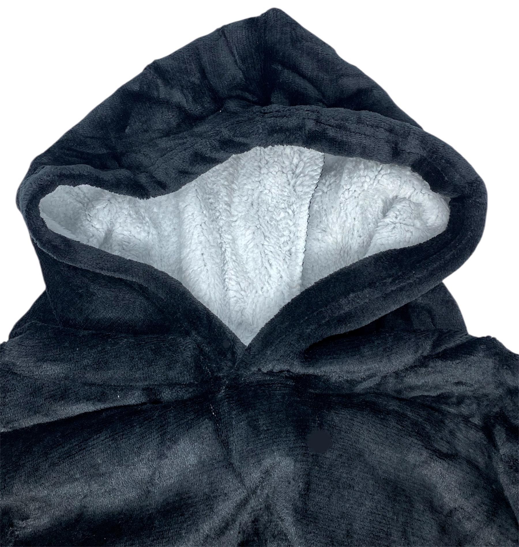 Плед-худі Huggle Hoodie з рукавами та капюшоном плюшевий 85х75 см Чорний - фото 4 Плед-худі Huggle Hoodie з рукавами та капюшоном плюшевий 85х75 см Чорний - фото 4