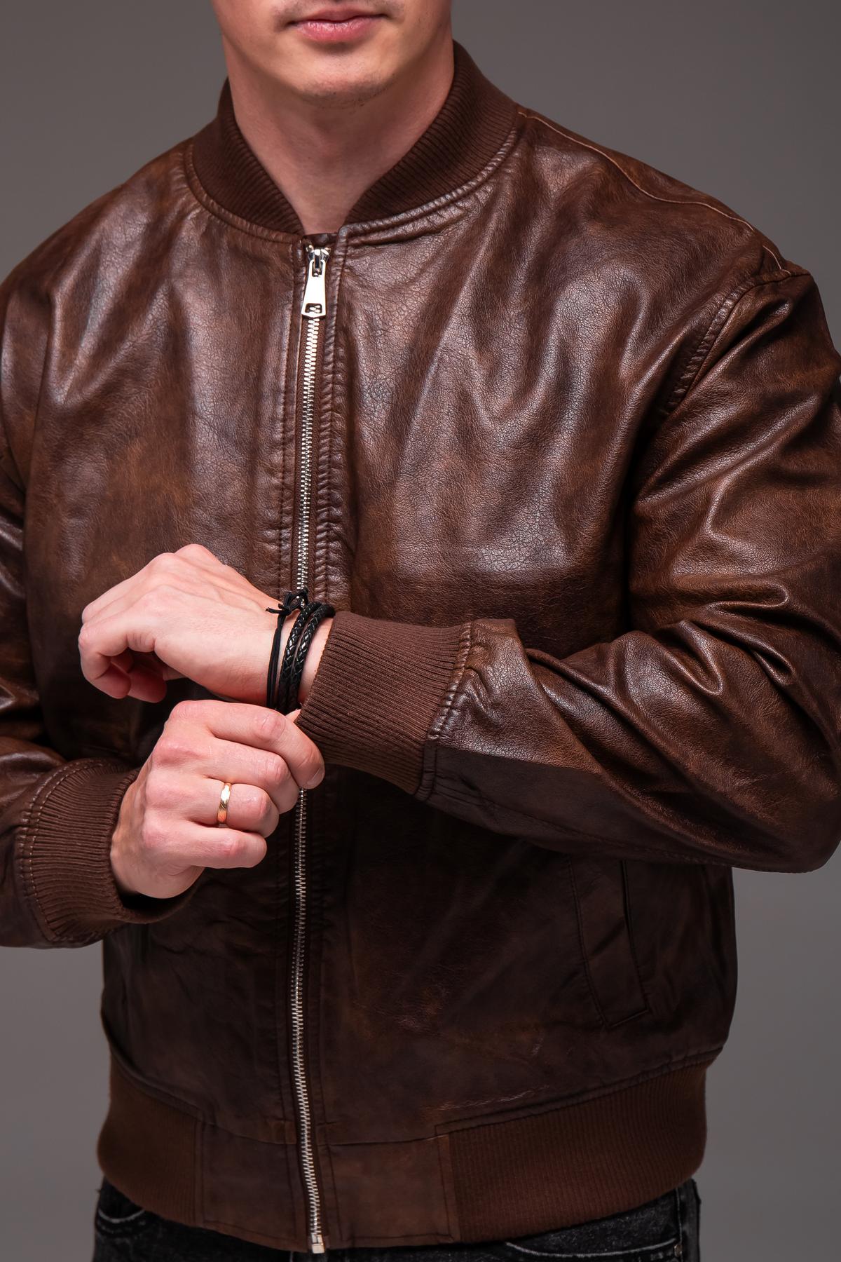 Бомбер мужской из эко кожи весенне-осенний XXL Коричневый (2410/1/4) - фото 7 Бомбер мужской из эко кожи весенне-осенний XXL Коричневый (2410/1/4) - фото 7