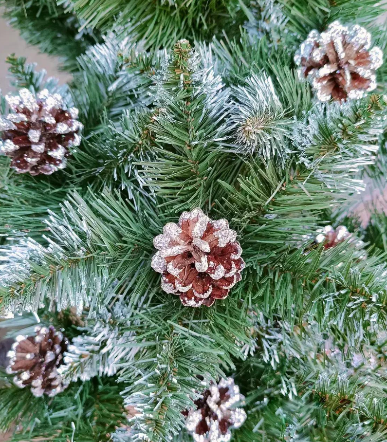 Штучна ялинка Елітна з шишками та підставкою 1,50 м Темно-зелений/Білий (NYT15317) - фото 2 Штучна ялинка Елітна з шишками та підставкою 1,50 м Темно-зелений/Білий (NYT15317) - фото 2