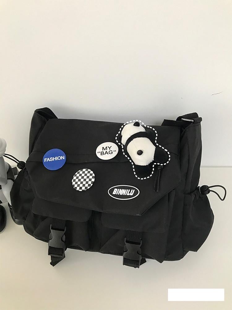 Чоловіча сумка-месенджер із трьома значками та м'яким ведмедиком Чорний (2797315544)