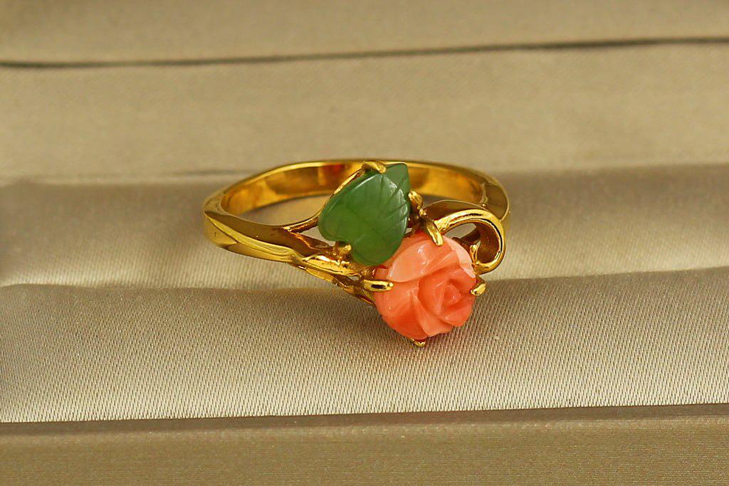 Кольцо роза коралл с листочком нефрит р. 18 Золотистый (29044538) Кольцо роза коралл с листочком нефрит р. 18 Золотистый (29044538)