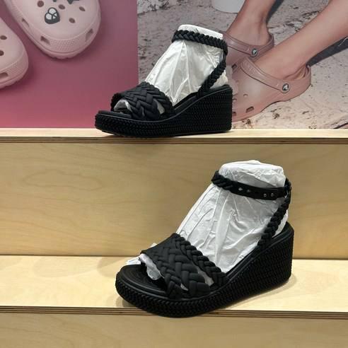 Сандали женские Crocs Brooklyn Woven Ankle Strap Wedge р. 37/38 Black (17523) - фото 8 Сандали женские Crocs Brooklyn Woven Ankle Strap Wedge р. 37/38 Black (17523) - фото 8