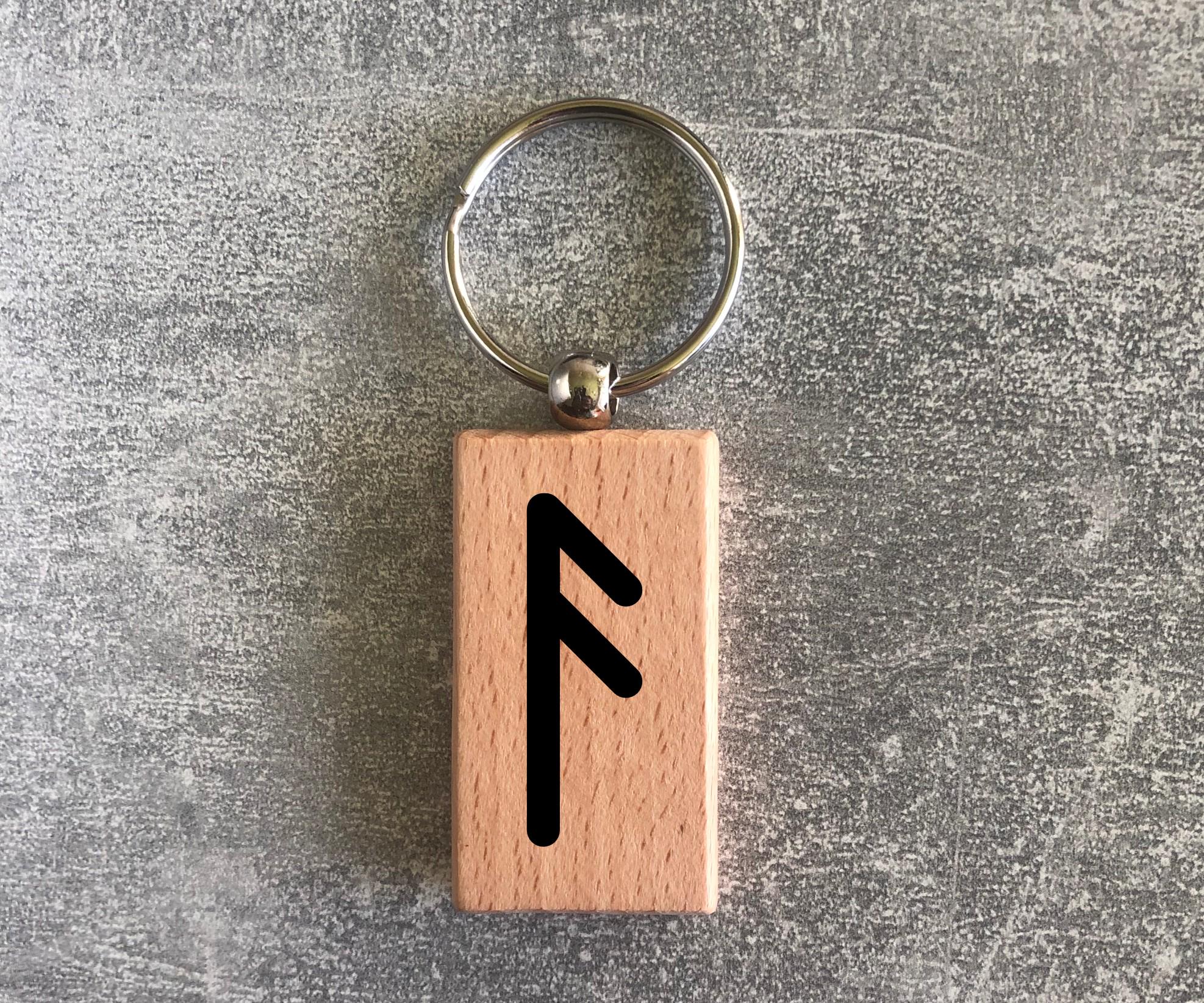 Брелок деревянный с руной Старшого футарк "АНУСУЗ" (15010108004) - фото 2