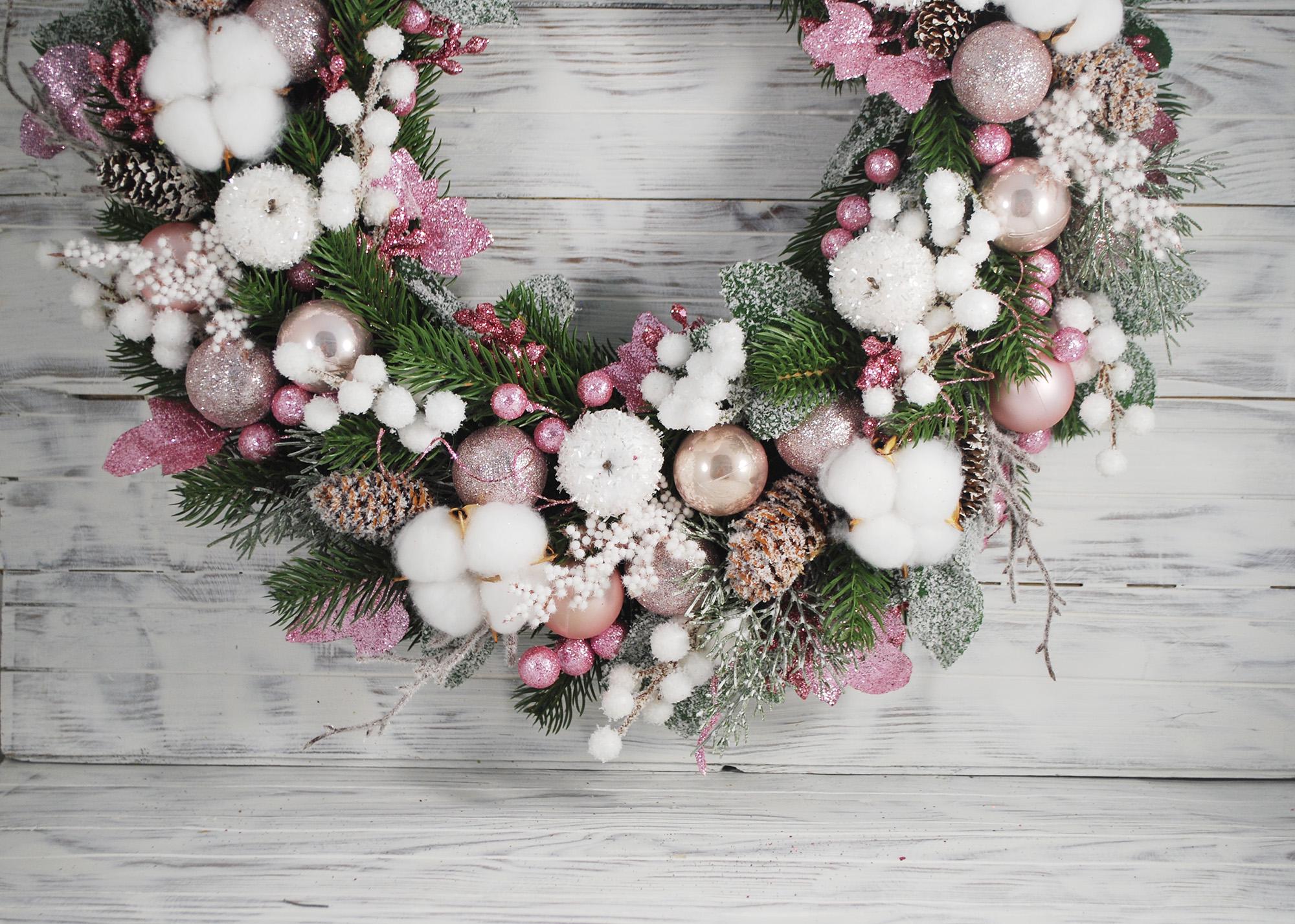 Венок новогодний 43 см Розовый/Белый (4780200) - фото 3 Венок новогодний 43 см Розовый/Белый (4780200) - фото 3