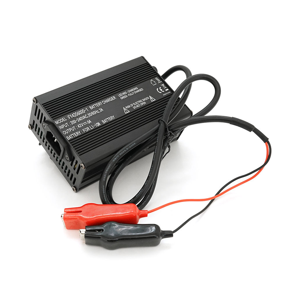 Зарядное устройство VOLTRONIC Li-ion 36V 42V 10S 6A для аккумуляторов с крокодилами (36874)