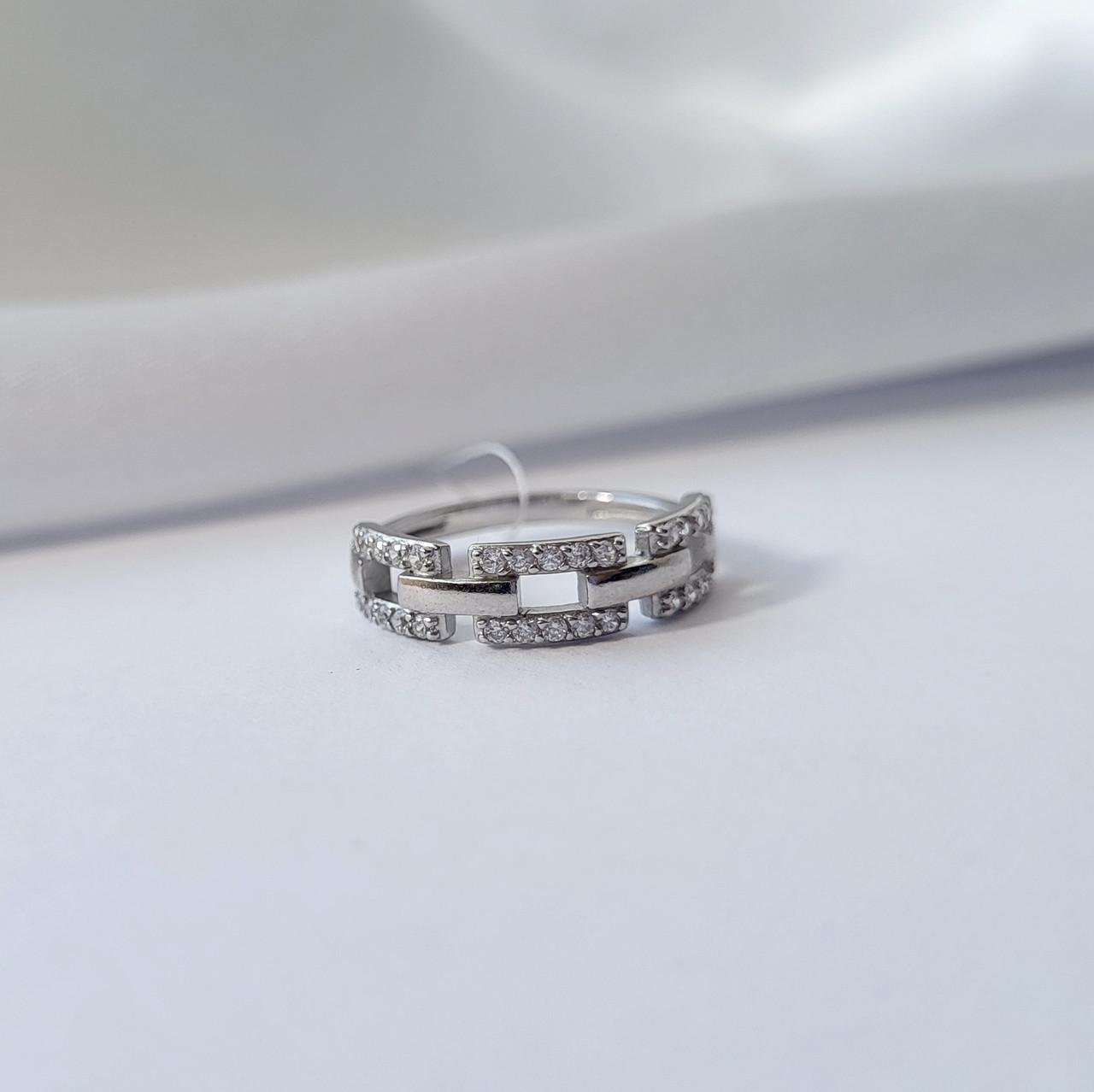 Каблучка з білими каменями срібло 925 проби родоване 1,90 г р. 18 (1425)