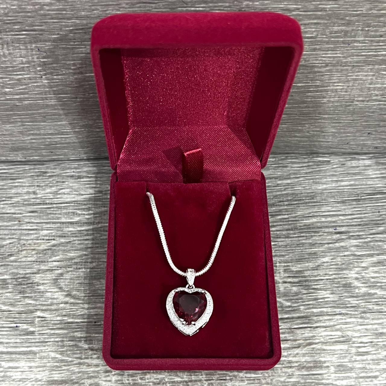 Кулон с цирконами в серебристой оправе Малиновое сердце на плотной цепочке серебро в бархатной коробочке (16025) Кулон с цирконами в серебристой оправе Малиновое сердце на плотной цепочке серебро в бархатной коробочке (16025)