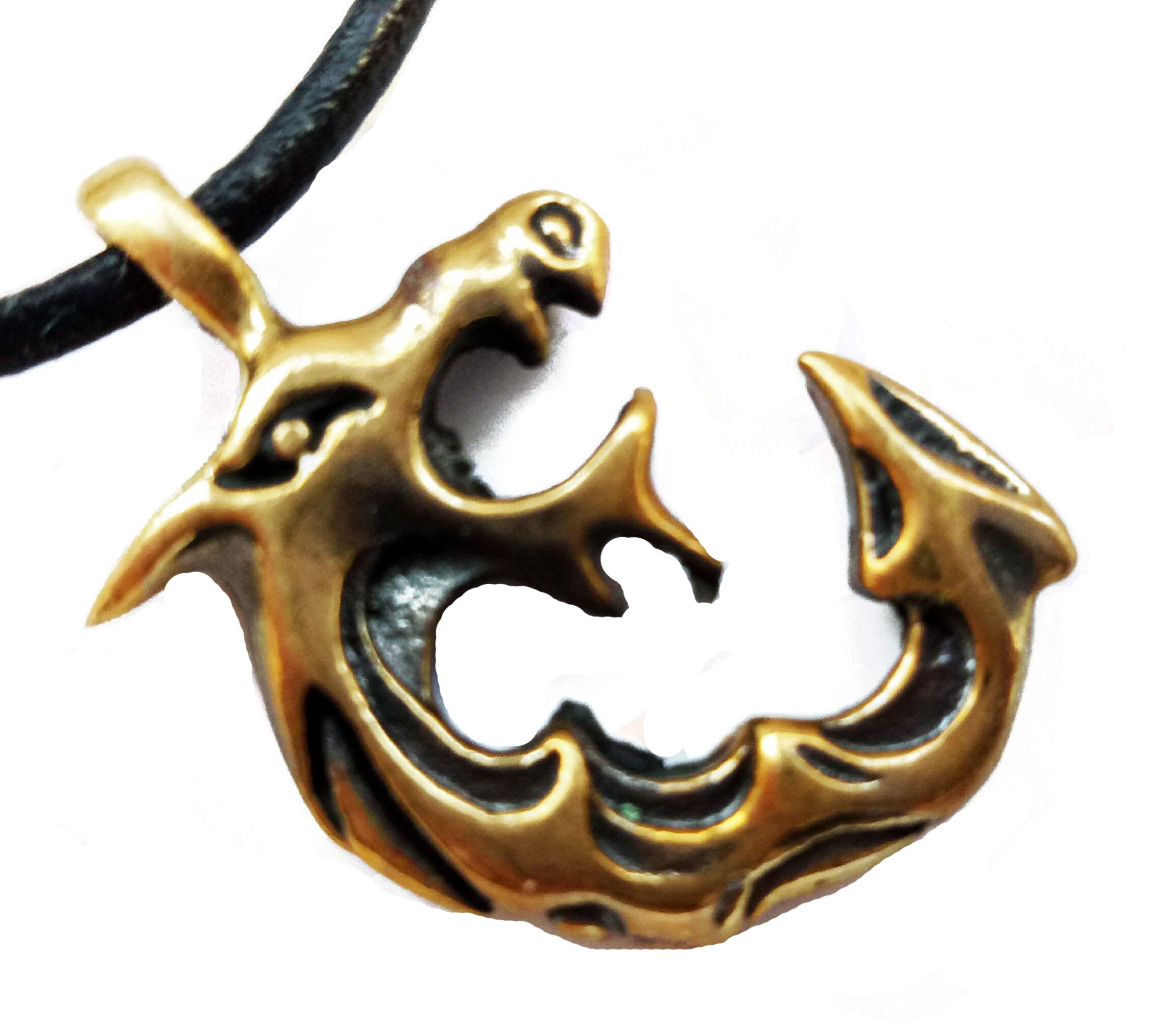 Амулет на шею Дракон До с кожаным шнурком и бронзовой застежкой 30х27х3 мм Амулет на шею Дракон До с кожаным шнурком и бронзовой застежкой 30х27х3 мм