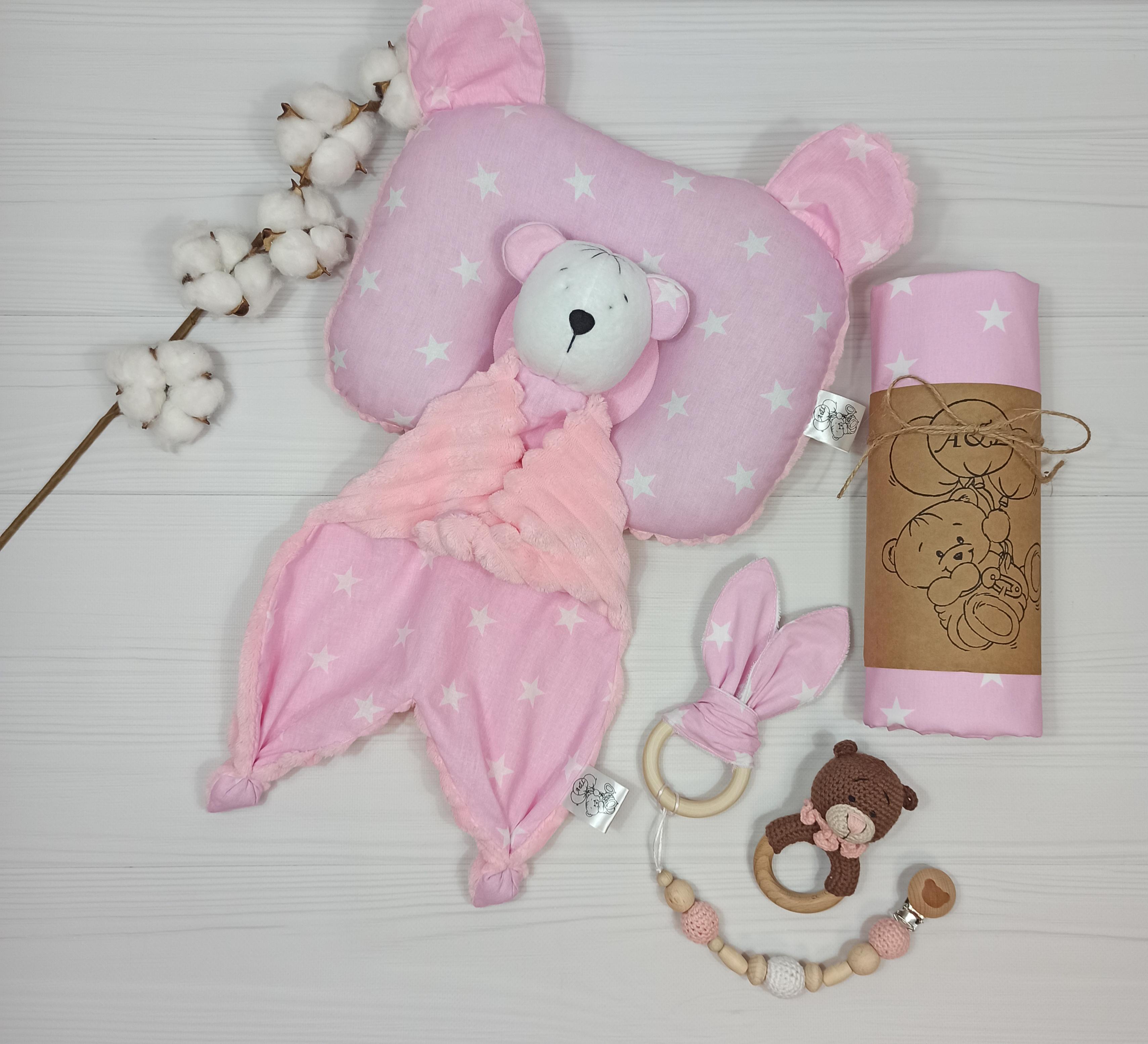 Подарунковий набір a.l.babybox Зірки білі на рожевому пелюшка/подушка/комфортер/гризунець/тримач для пустушок Рожевий (NA 18206166)