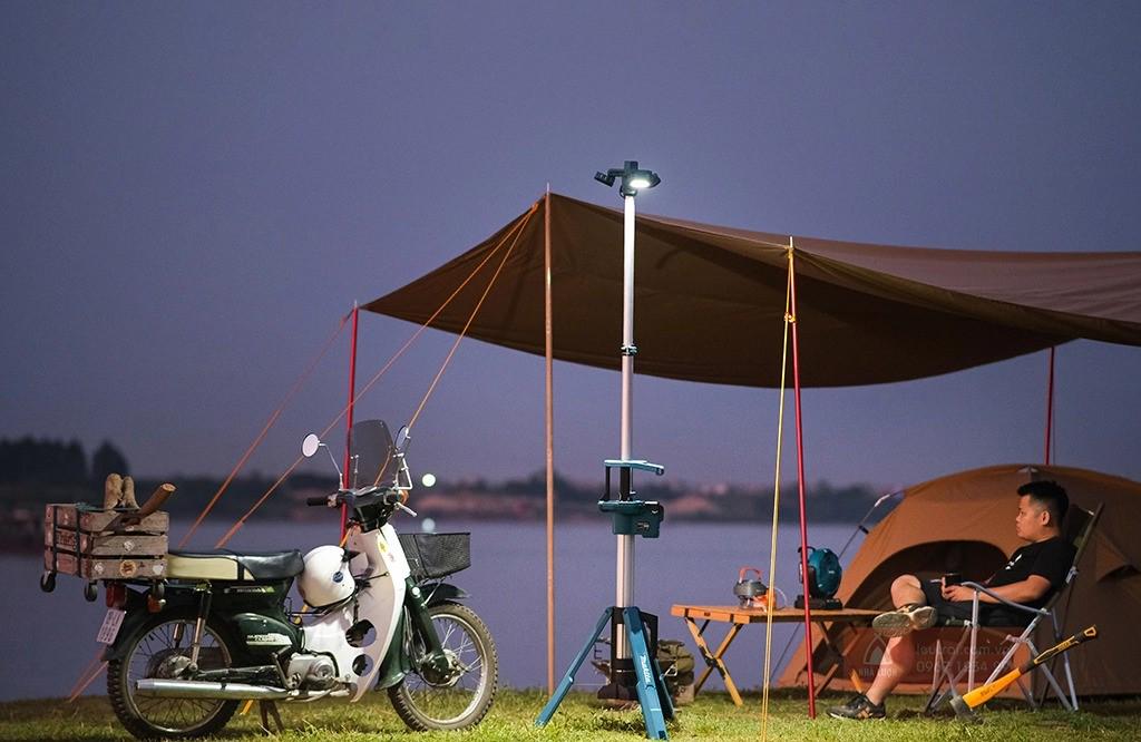 Прожектор світлодіодний акумуляторний Makita DML814 без акумулятора та зарядного пристрою - фото 11 Прожектор світлодіодний акумуляторний Makita DML814 без акумулятора та зарядного пристрою - фото 11